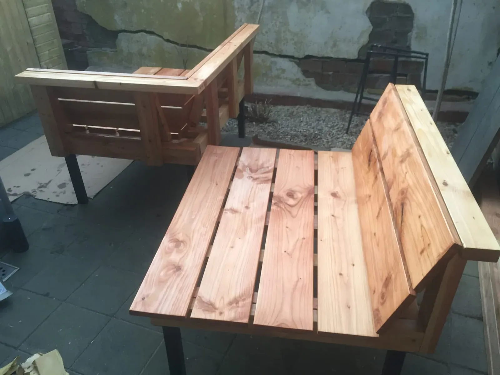 Outdoor loungeset build, step 2